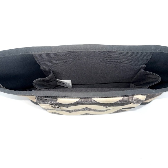 Skip Hop Grab and Go Stroller Organize with Zip Off Wrislet - Picture 4 of 5